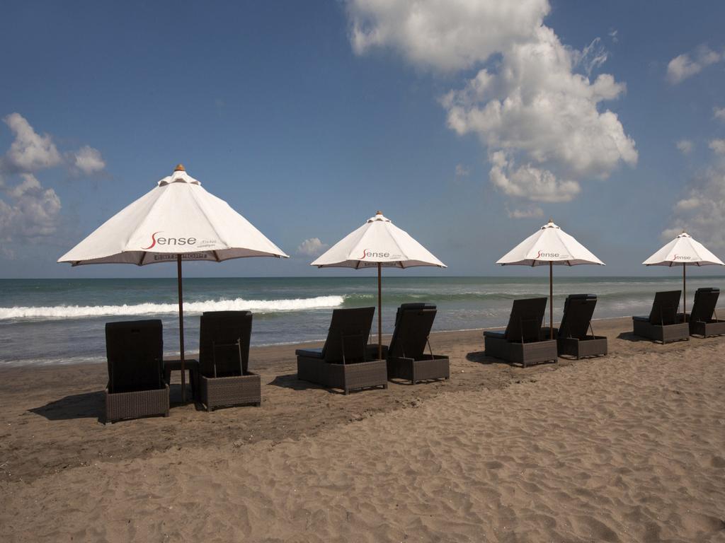 D'Primahotel Seminyak Exterior photo