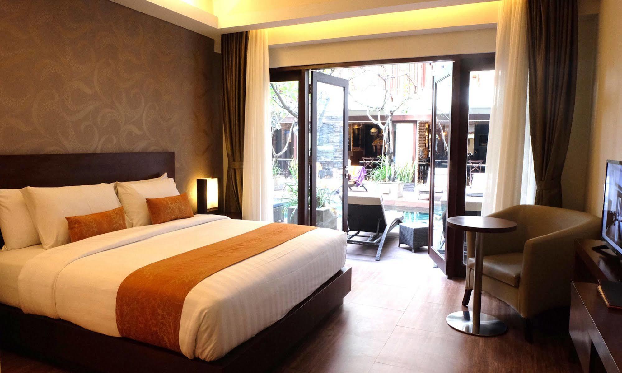 D'Primahotel Seminyak Exterior photo