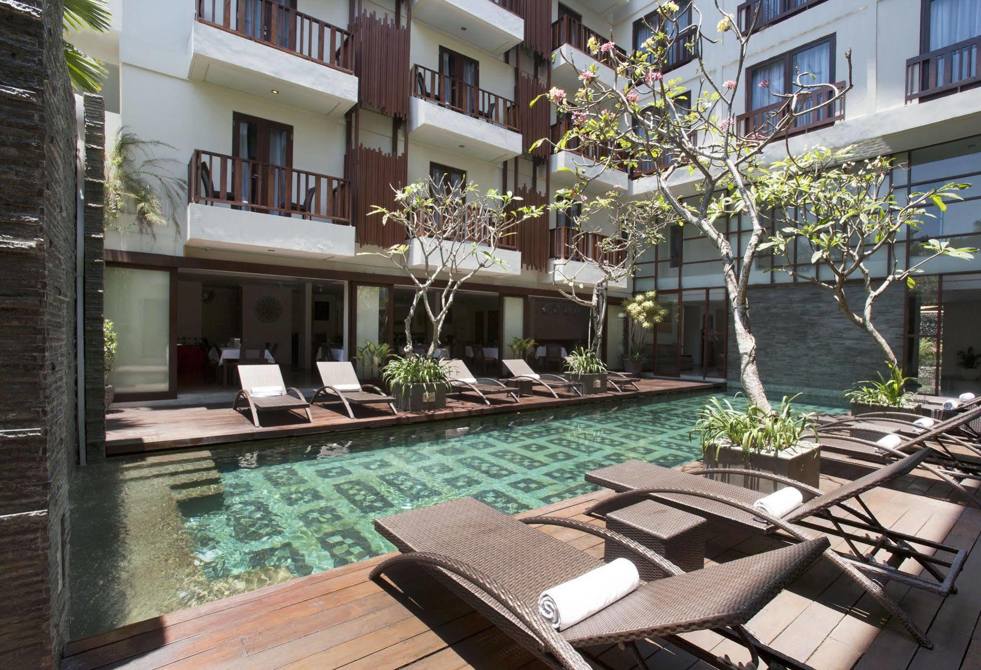 D'Primahotel Seminyak Exterior photo