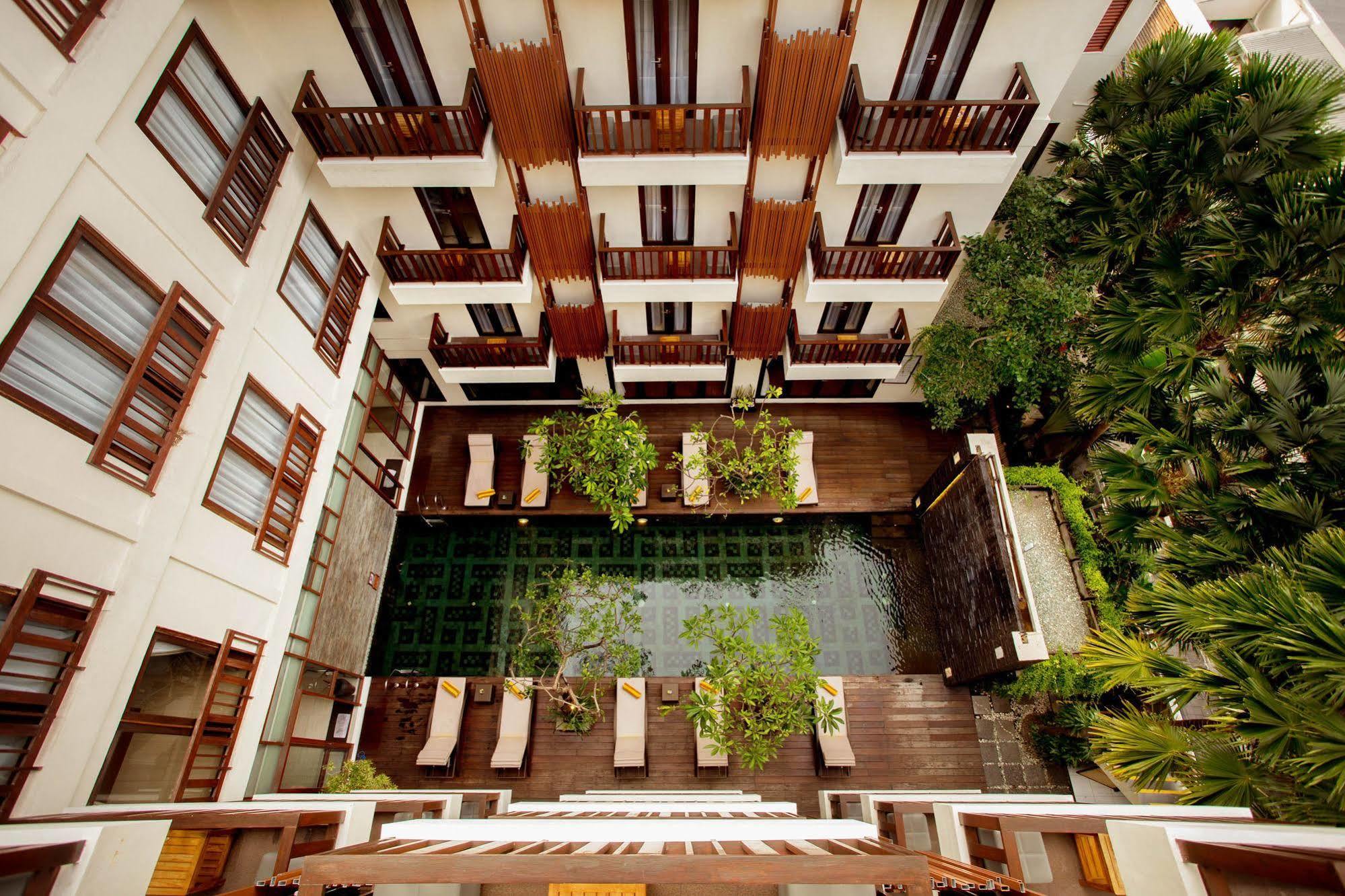 D'Primahotel Seminyak Exterior photo